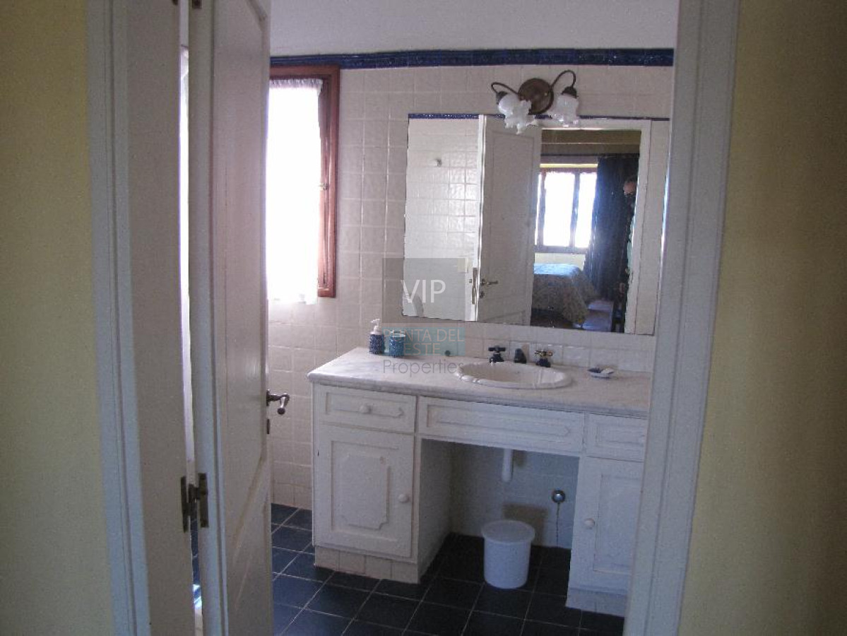 Casa ID.884 - Alquilo hermosa casa de 3 dormitorios frente al mar en Montoya