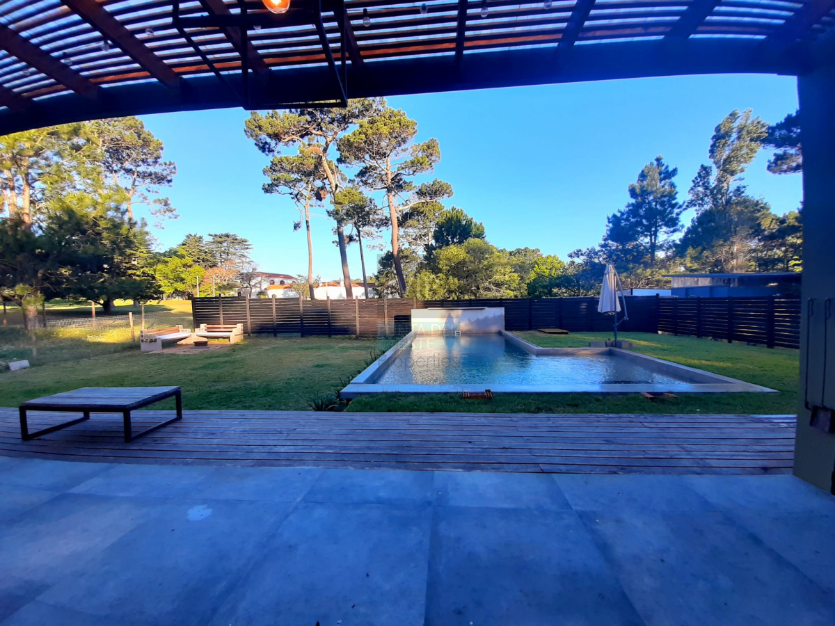 Venta casa en Beverly Hills de 3 dormitorios 