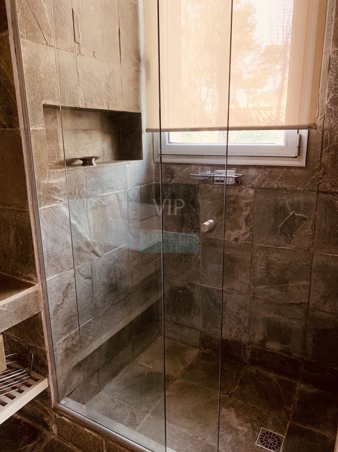 Casa ID.469 - Vendo excepcional casa ubicada dentro de Laguna Blanca