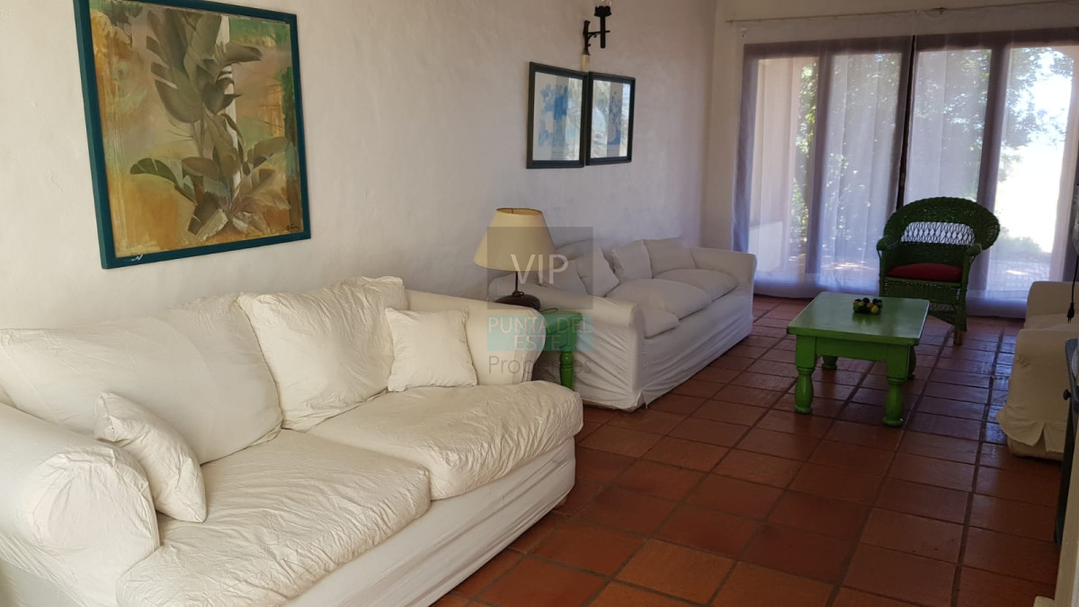 Casa ID.884 - Alquilo hermosa casa de 3 dormitorios frente al mar en Montoya