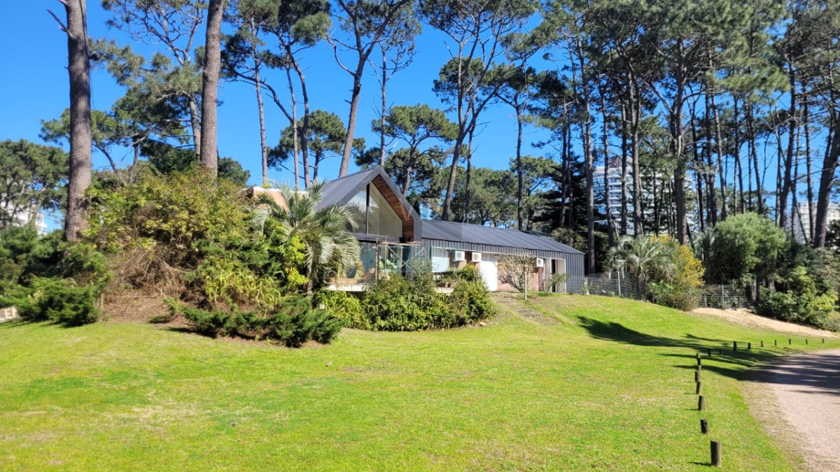 Alquiler casa 3 dormitorios cerca al mar Punta del Este