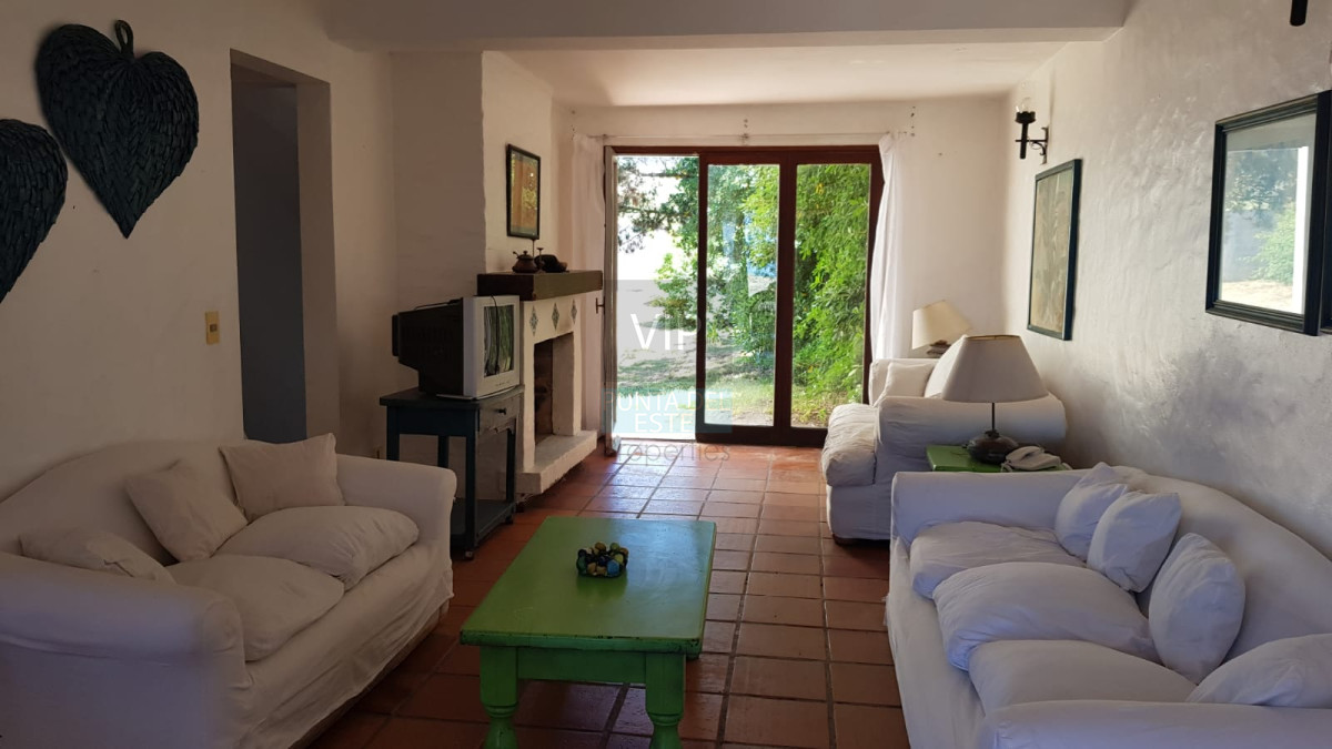 Casa ID.884 - Alquilo hermosa casa de 3 dormitorios frente al mar en Montoya