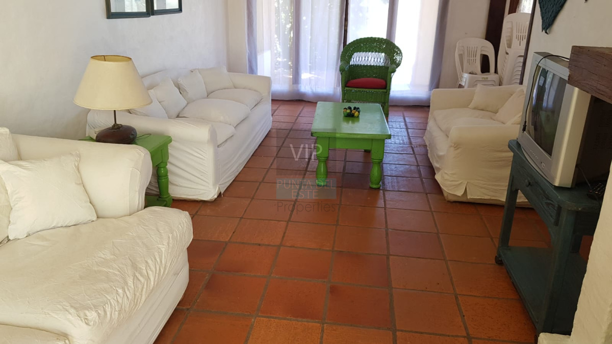 Casa ID.884 - Alquilo hermosa casa de 3 dormitorios frente al mar en Montoya