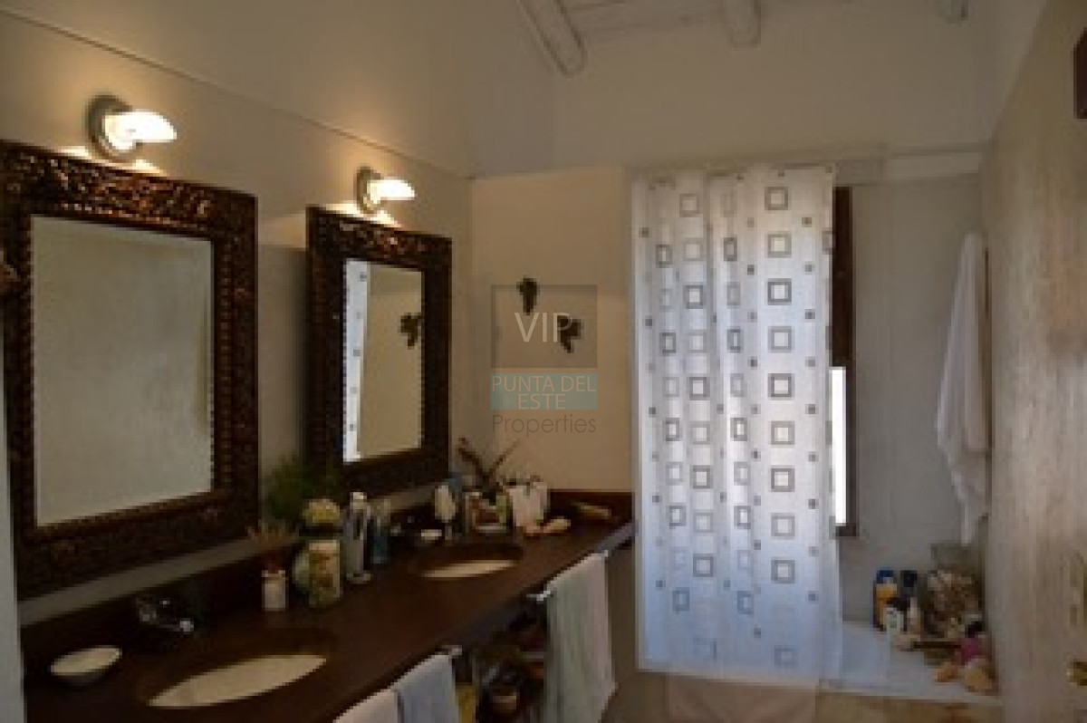 Casa ID.593 - Venta casa 4 dormitorios Punta Piedras