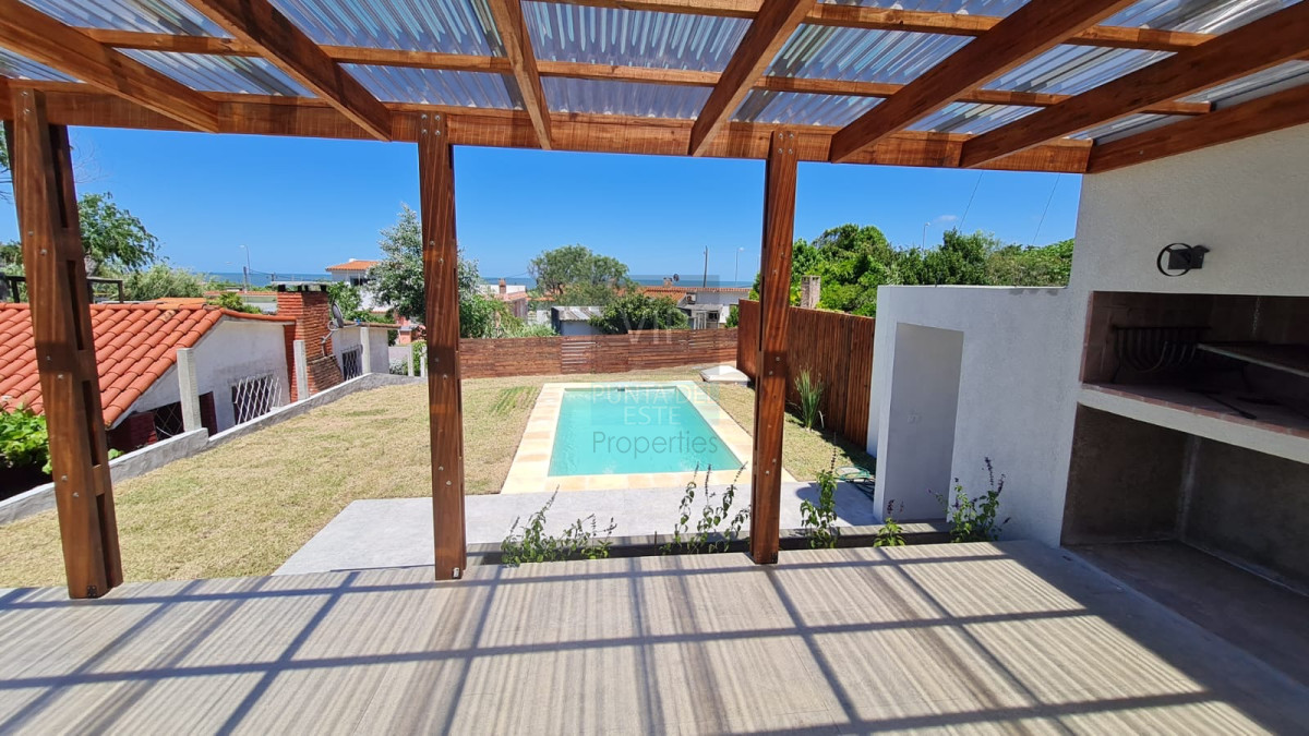 Casa ID.2652 - Venta Casa 3 dormitorios Con Piscina Punta Colorada - Piriapolis