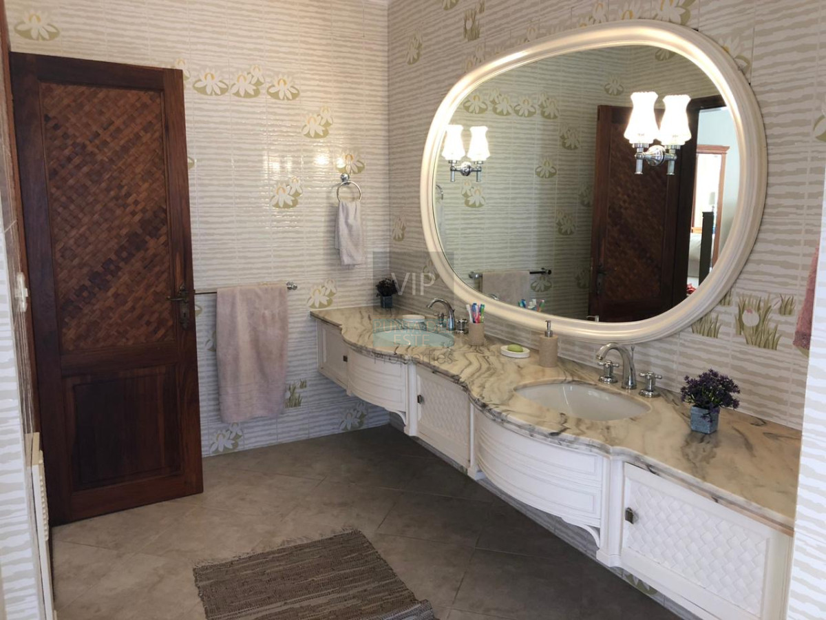 Casa ID.9 - Venta casa de 5 dormitorios en Lugano Punta del Este