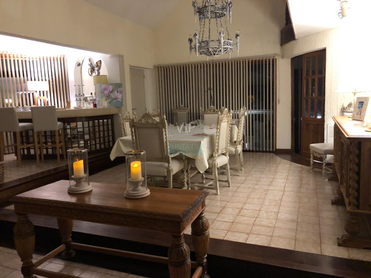 Casa ID.9 - Venta casa de 5 dormitorios en Lugano Punta del Este