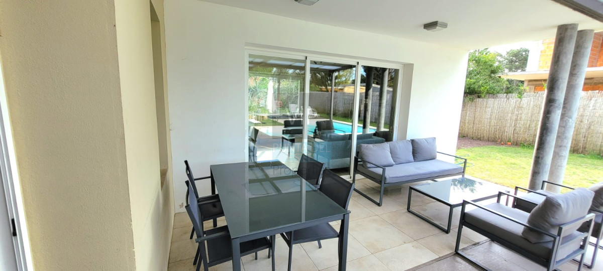 Casa ID.2139 - Venta casa de 4 dormitorios barrio Marly Punta del Este