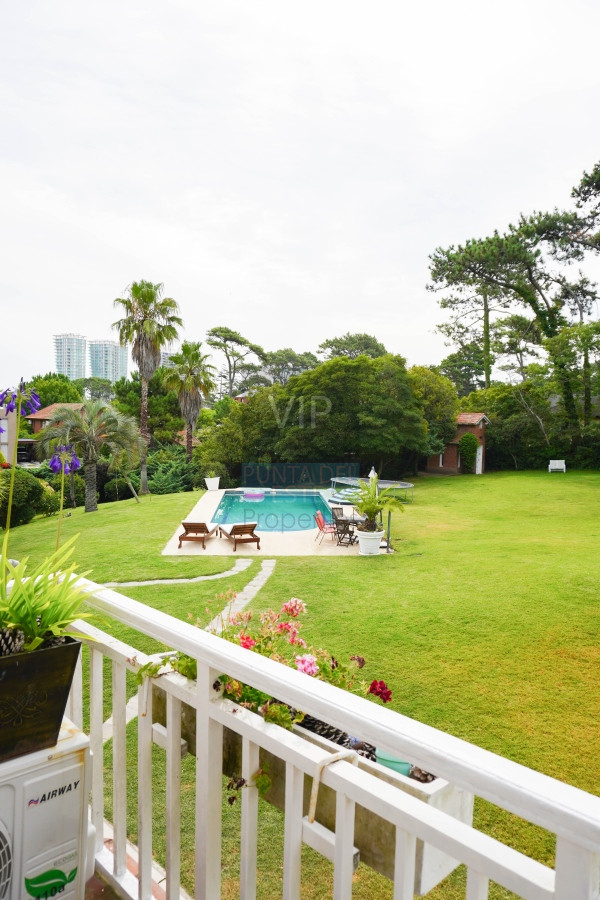 Casa ID.1986 - Venta casa de 6 dormitorios en Mansa -  Punta del Este