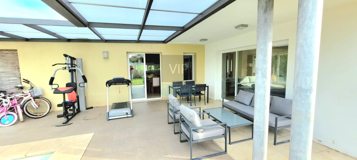 Casa ID.2139 - Venta casa de 4 dormitorios barrio Marly Punta del Este