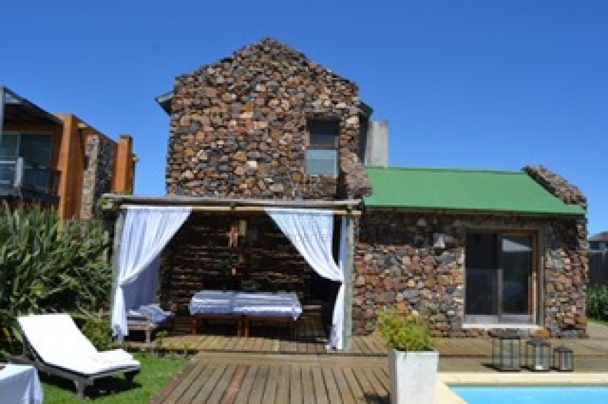 Casa ID.593 - Venta casa 4 dormitorios Punta Piedras