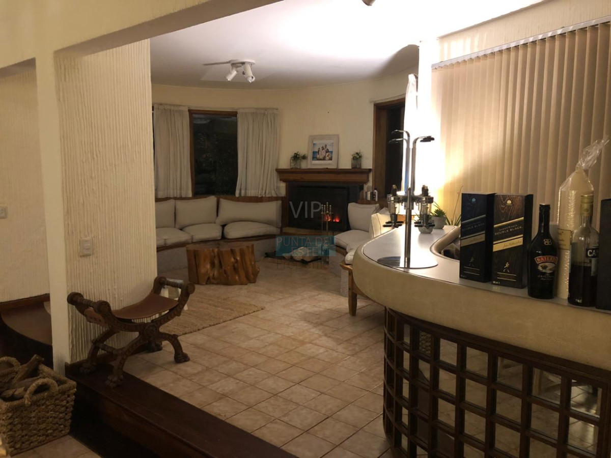 Casa ID.9 - Venta casa de 5 dormitorios en Lugano Punta del Este