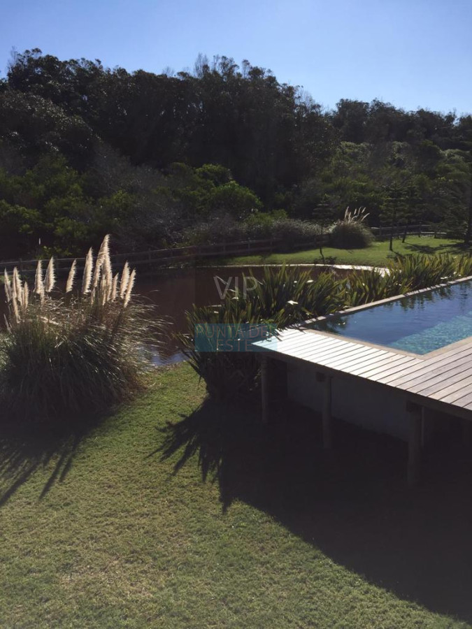 Casa ID.373 - Venta casa de 4 dormitorios frente al mar