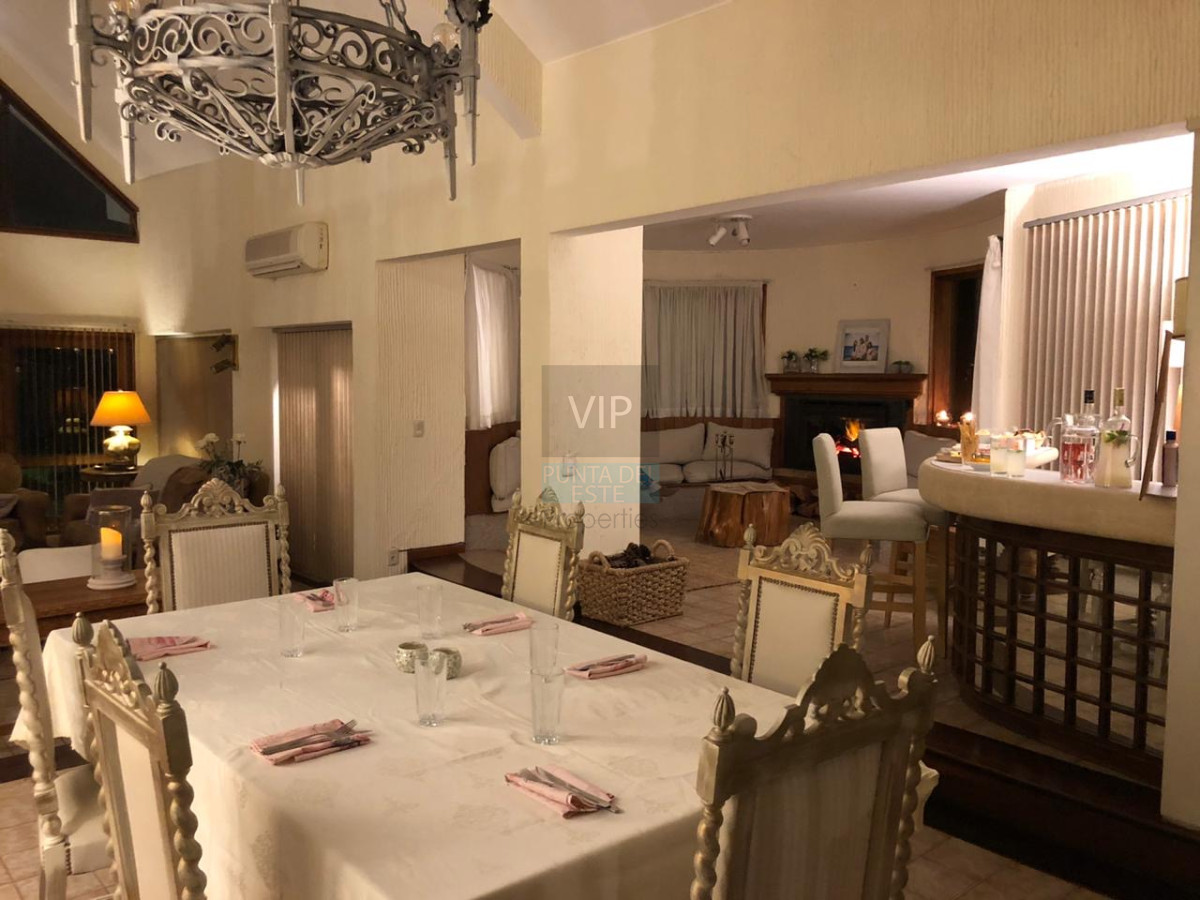 Casa ID.9 - Venta casa de 5 dormitorios en Lugano Punta del Este