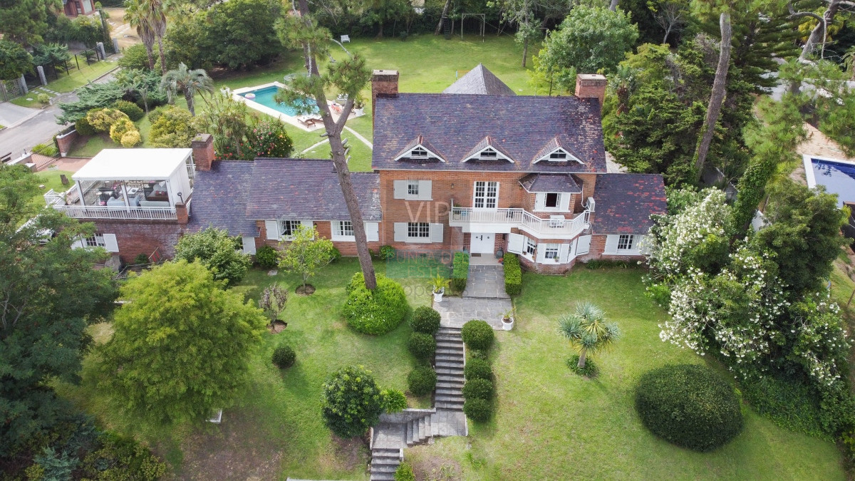 Casa ID.1986 - Venta casa de 6 dormitorios en Mansa -  Punta del Este