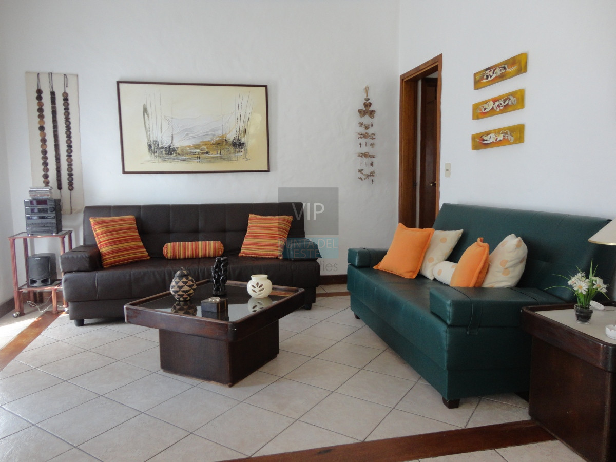 Alquiler casa de 3 dormitorios Playa Mansa