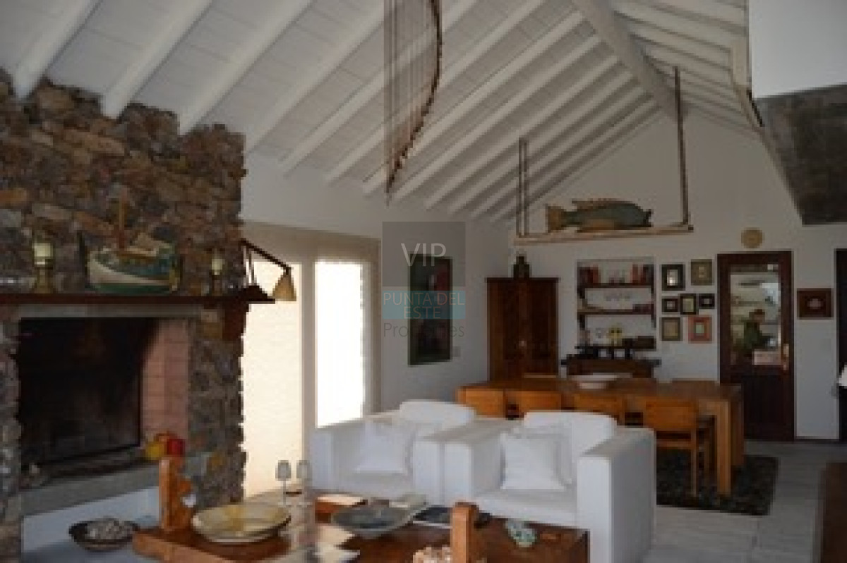 Casa ID.593 - Venta casa 4 dormitorios Punta Piedras