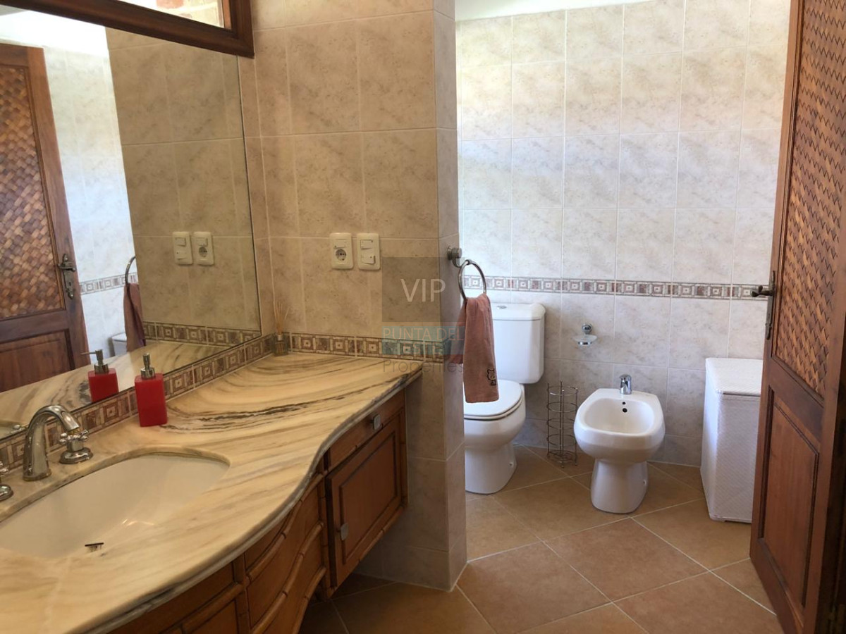 Casa ID.9 - Venta casa de 5 dormitorios en Lugano Punta del Este
