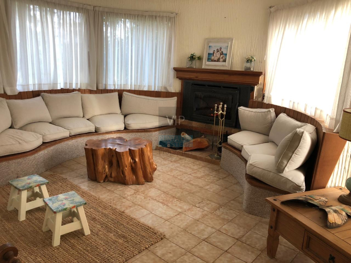 Casa ID.9 - Venta casa de 5 dormitorios en Lugano Punta del Este
