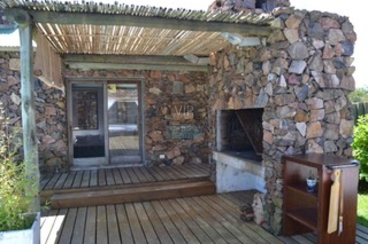 Casa ID.593 - Venta casa 4 dormitorios Punta Piedras