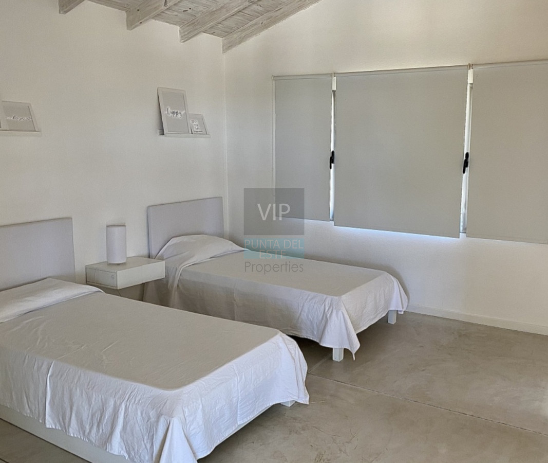 Casa ID.927 - Casa de 4 dormitorios y servicio en Laguna Blanca