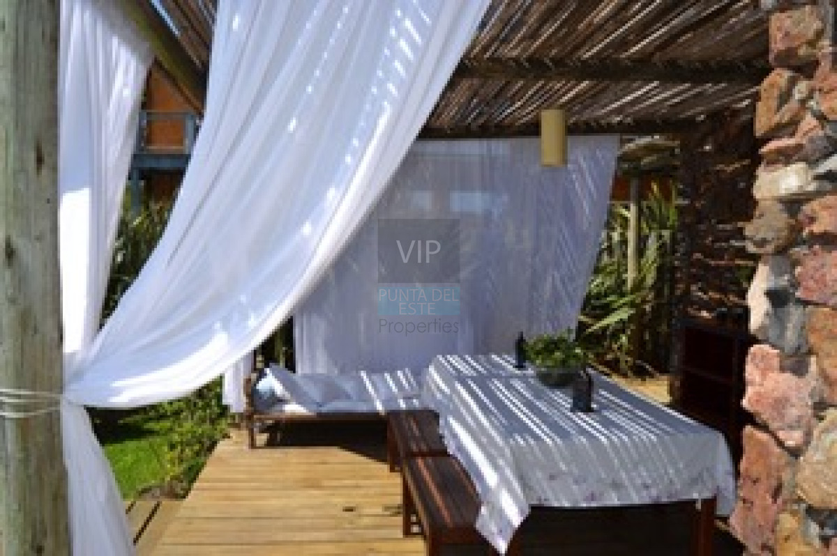 Casa ID.593 - Venta casa 4 dormitorios Punta Piedras