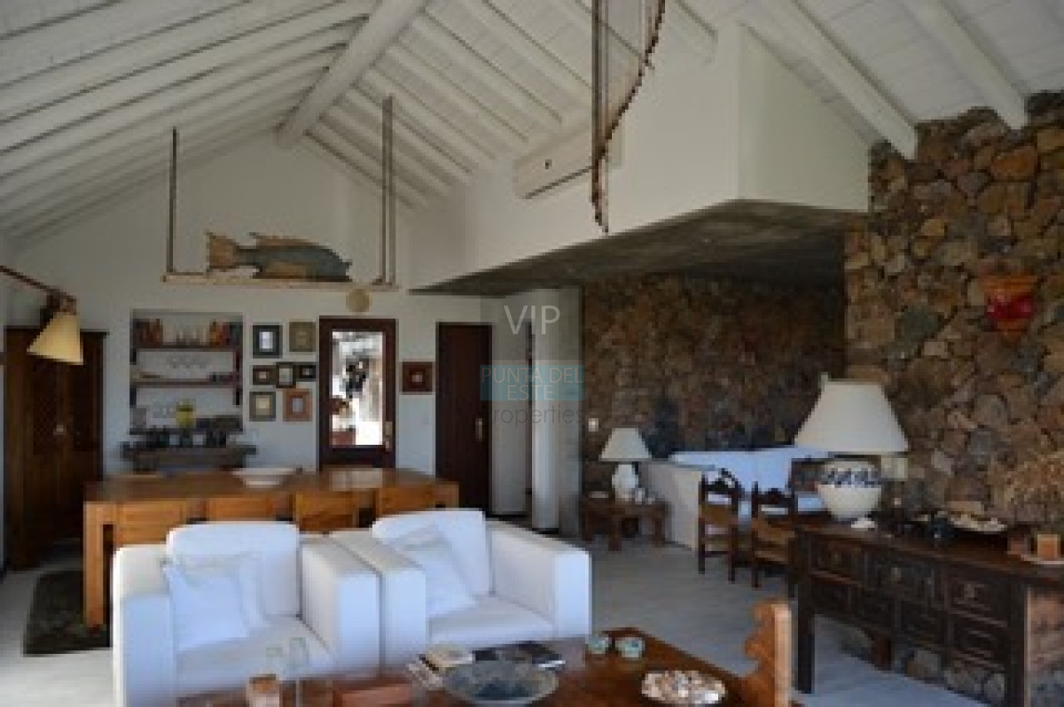 Casa ID.593 - Venta casa 4 dormitorios Punta Piedras