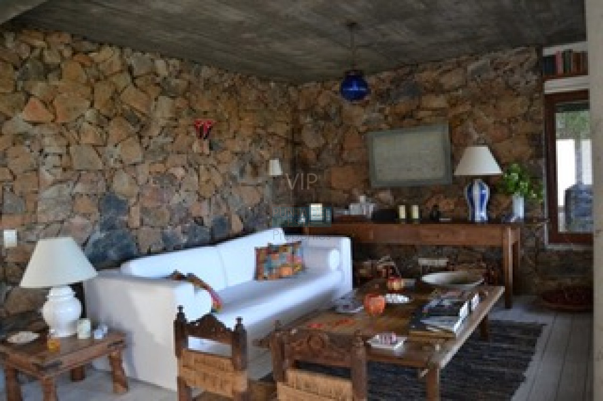 Casa ID.593 - Venta casa 4 dormitorios Punta Piedras