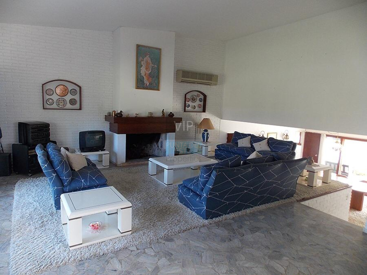 Casa ID.1960 - Venta casa de 4 dormitorios en Playa Mansa Punta del Este