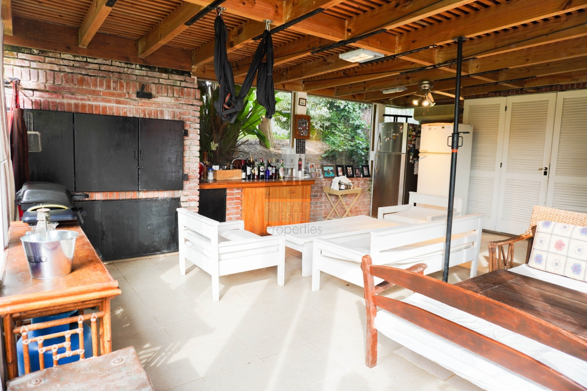 Casa ID.1986 - Venta casa de 6 dormitorios en Mansa -  Punta del Este