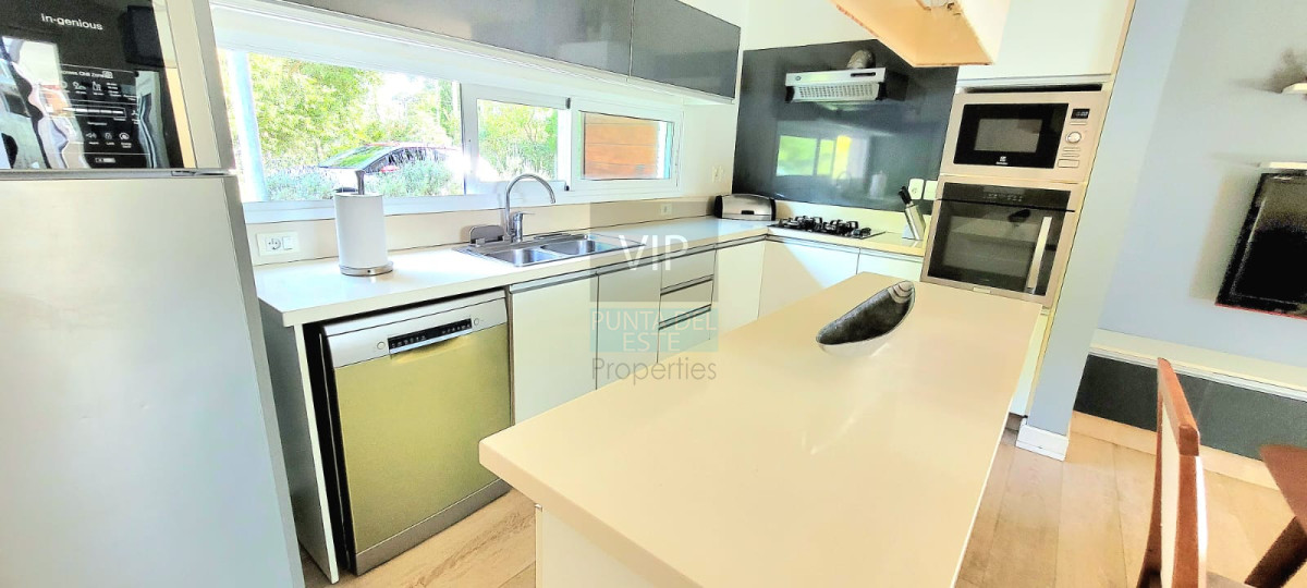 Casa ID.2139 - Venta casa de 4 dormitorios barrio Marly Punta del Este