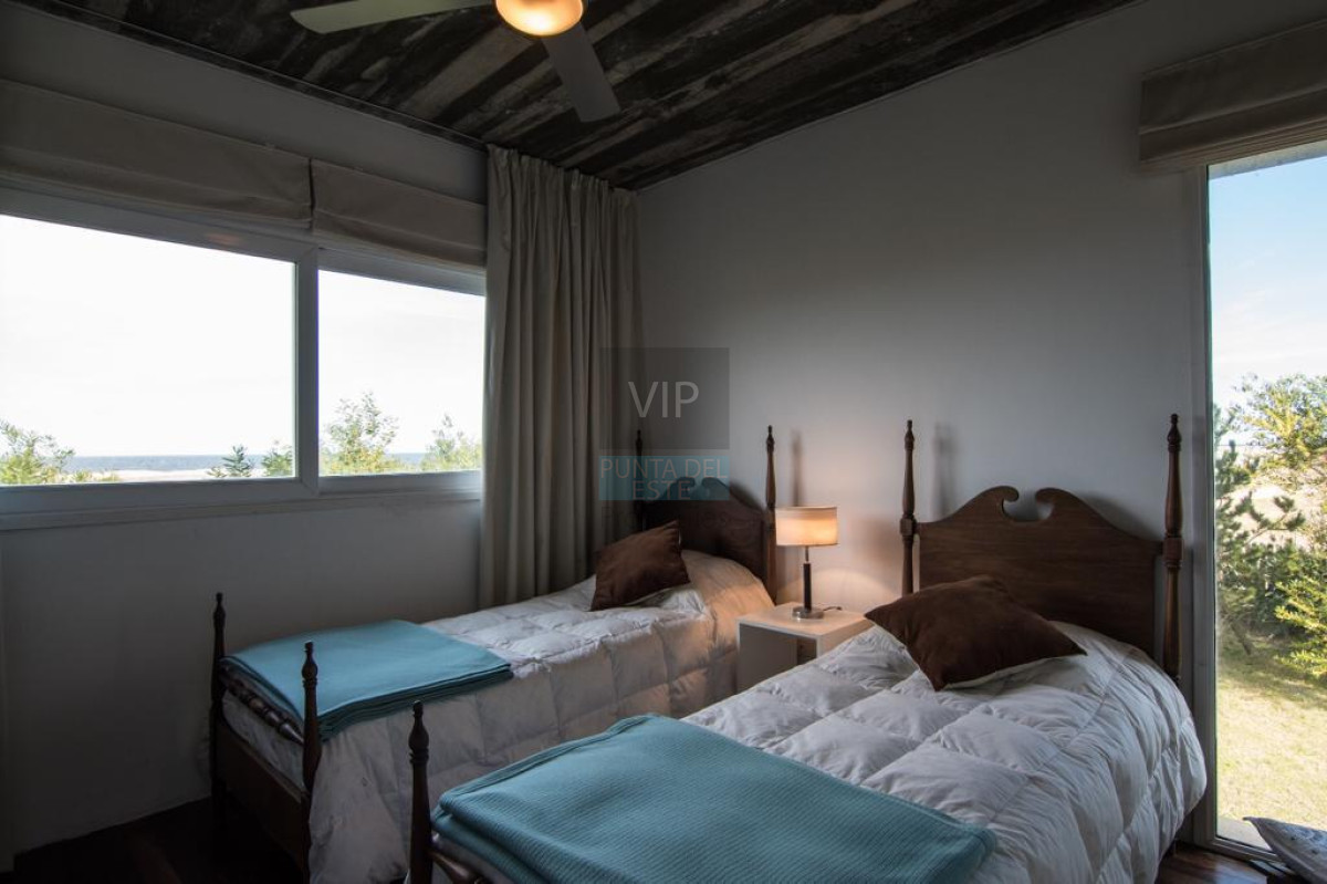 Casa ID.373 - Venta casa de 4 dormitorios frente al mar