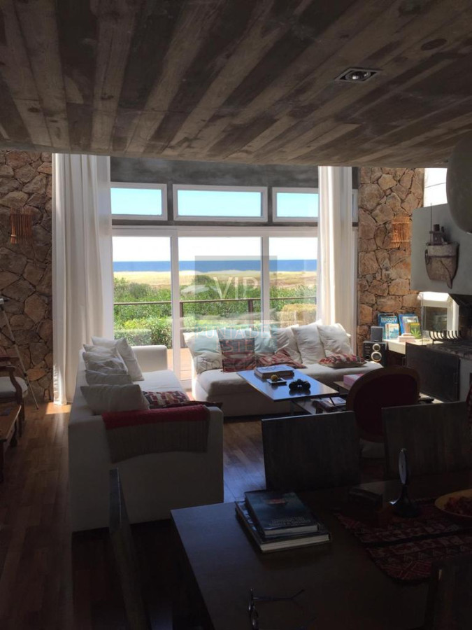 Casa ID.373 - Venta casa de 4 dormitorios frente al mar