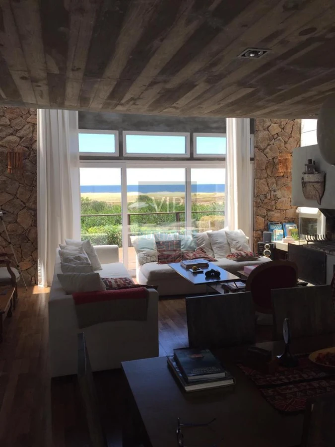 Casa ID.373 - Venta casa de 4 dormitorios frente al mar