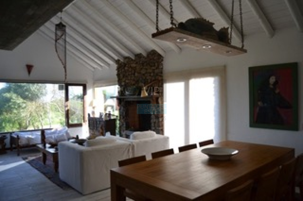 Casa ID.593 - Venta casa 4 dormitorios Punta Piedras