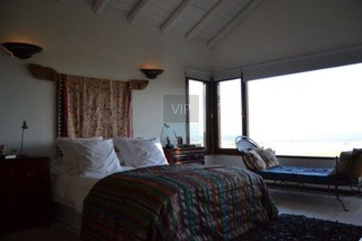 Casa ID.593 - Venta casa 4 dormitorios Punta Piedras