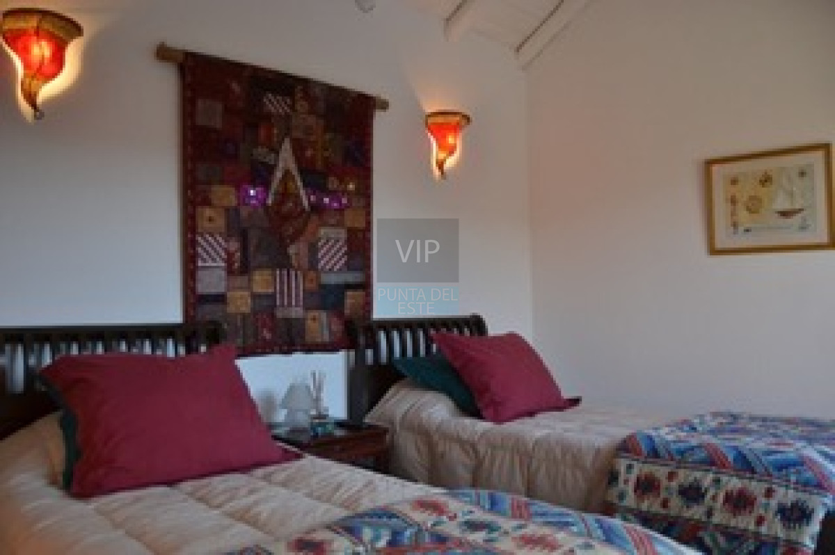 Casa ID.593 - Venta casa 4 dormitorios Punta Piedras