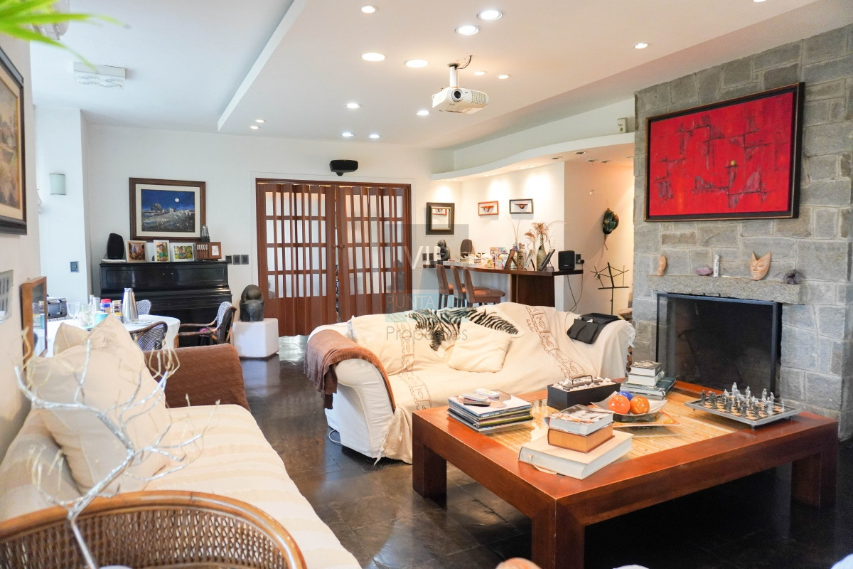 Casa ID.1986 - Venta casa de 6 dormitorios en Mansa -  Punta del Este