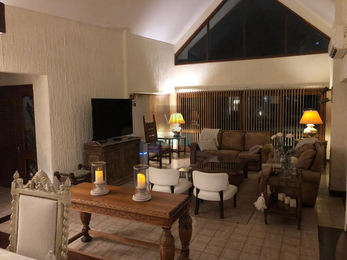 Casa ID.9 - Venta casa de 5 dormitorios en Lugano Punta del Este