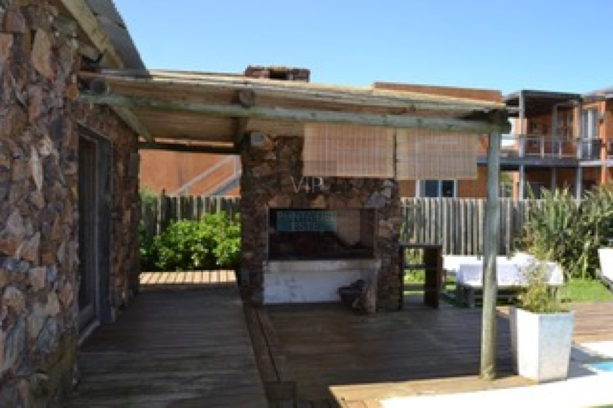 Casa ID.593 - Venta casa 4 dormitorios Punta Piedras