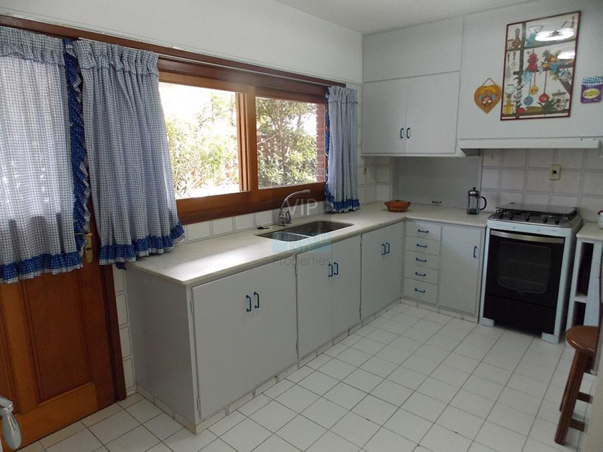 Casa ID.1960 - Venta casa de 4 dormitorios en Playa Mansa Punta del Este