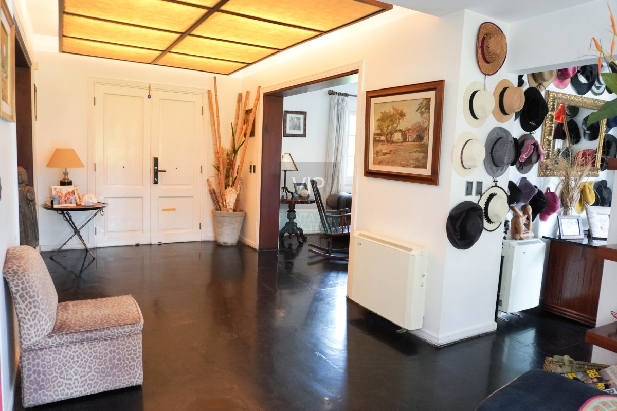 Casa ID.1986 - Venta casa de 6 dormitorios en Mansa -  Punta del Este