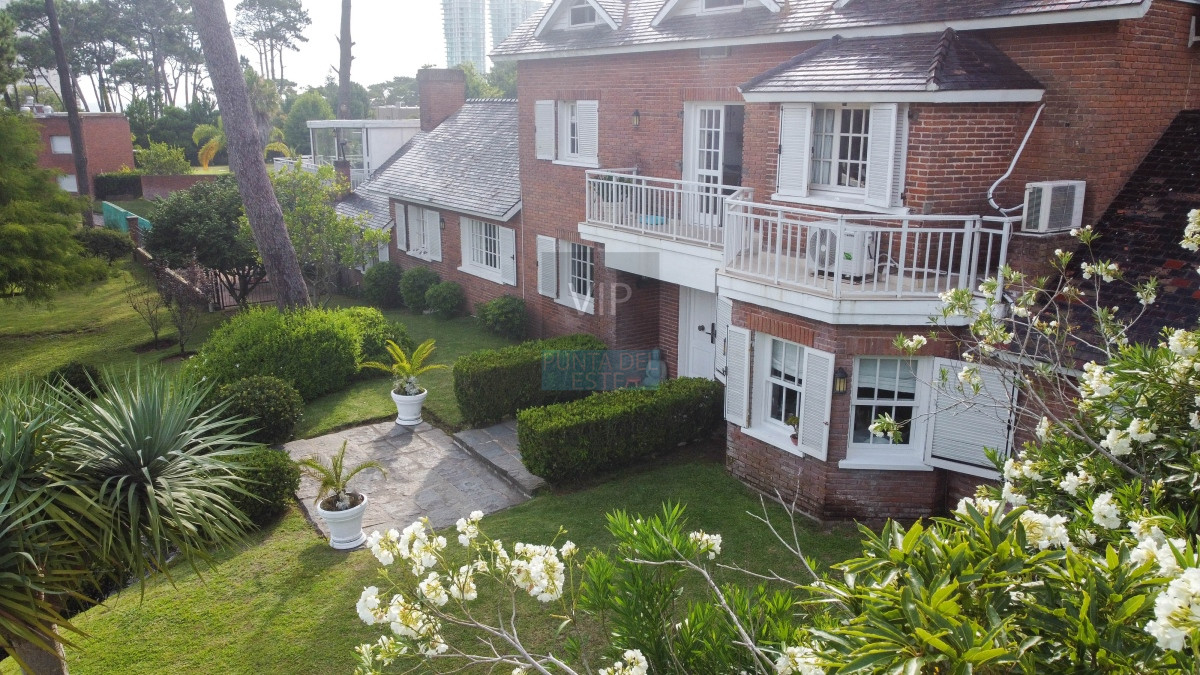 Casa ID.1986 - Venta casa de 6 dormitorios en Mansa -  Punta del Este
