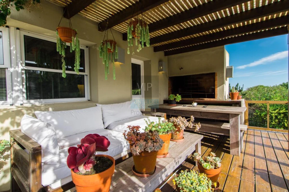 Casa ID.373 - Venta casa de 4 dormitorios frente al mar