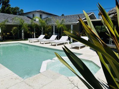 Venta casa 3 dormitorios con piscina Marly Punta del Este