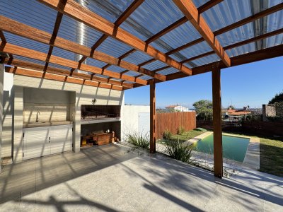 Venta Casa 3 dormitorios Con Piscina Punta Colorada - Piriapolis