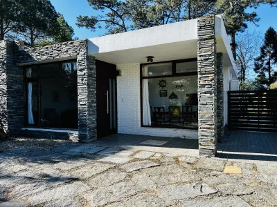 Alquiler anual casa de 4 dormitorios en Cantegrill - Punta del Este