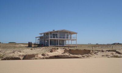 Vendo hermosa casa frente al mar en Rocha