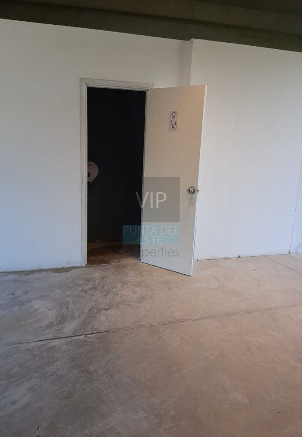 Local Comercial ID.811 - Vendo local en solanas con vista a ruta