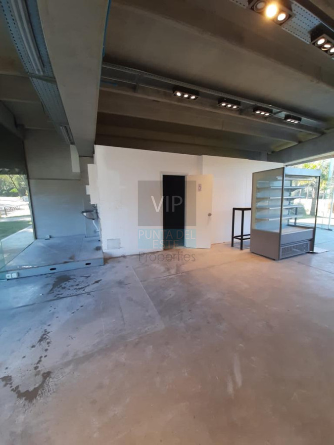 Local Comercial ID.811 - Vendo local en solanas con vista a ruta